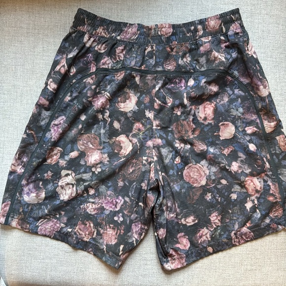 Lululemon mens shorts - Picture 2 of 5